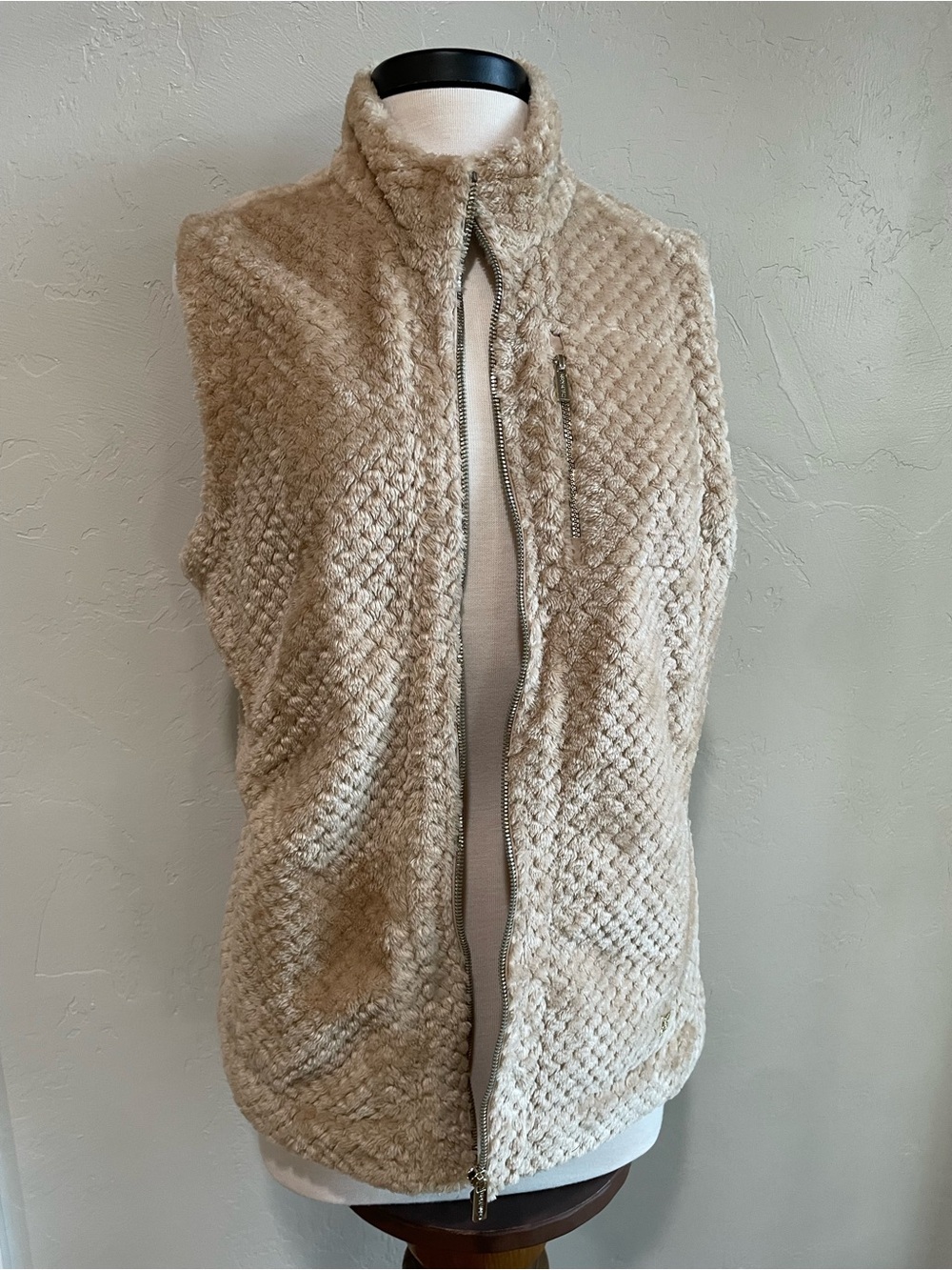 Woman’s Calvin Klein Tan Quilted Faux Fur Vest Size Large
